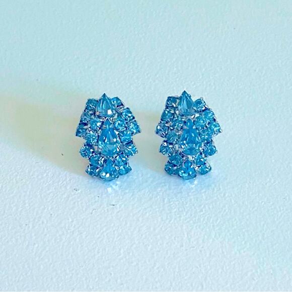Vintage MCM 50s Blue Rhinestone Cluster Screw-Back Earrings Special Occasion - Picture 2 of 12